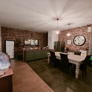 https://mc-fly-rooms.it-lombardy.com